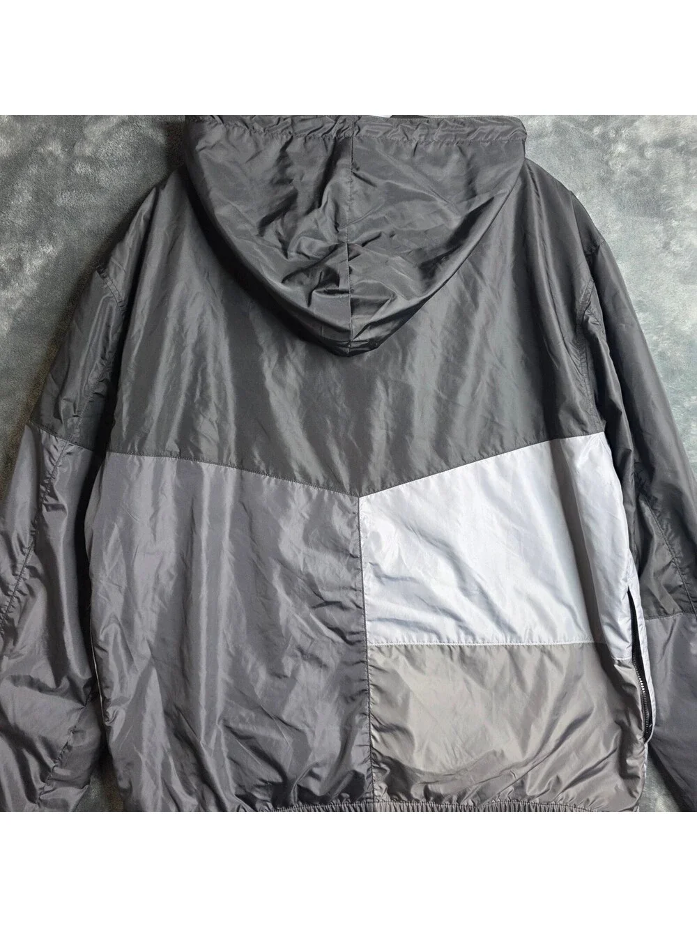 N/A peloton windbreaker